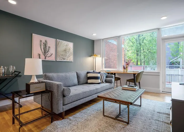 Harvard Sq 1Br W Balcony Nr Shops Campus Bos-143