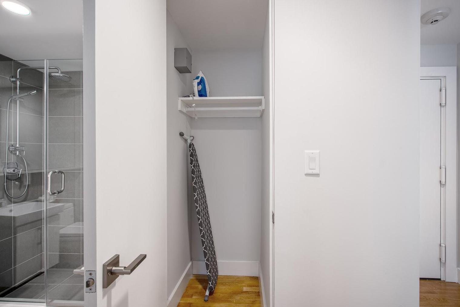 Harvard Sq 1br W Balcony Nr Shops Campus Bos-143