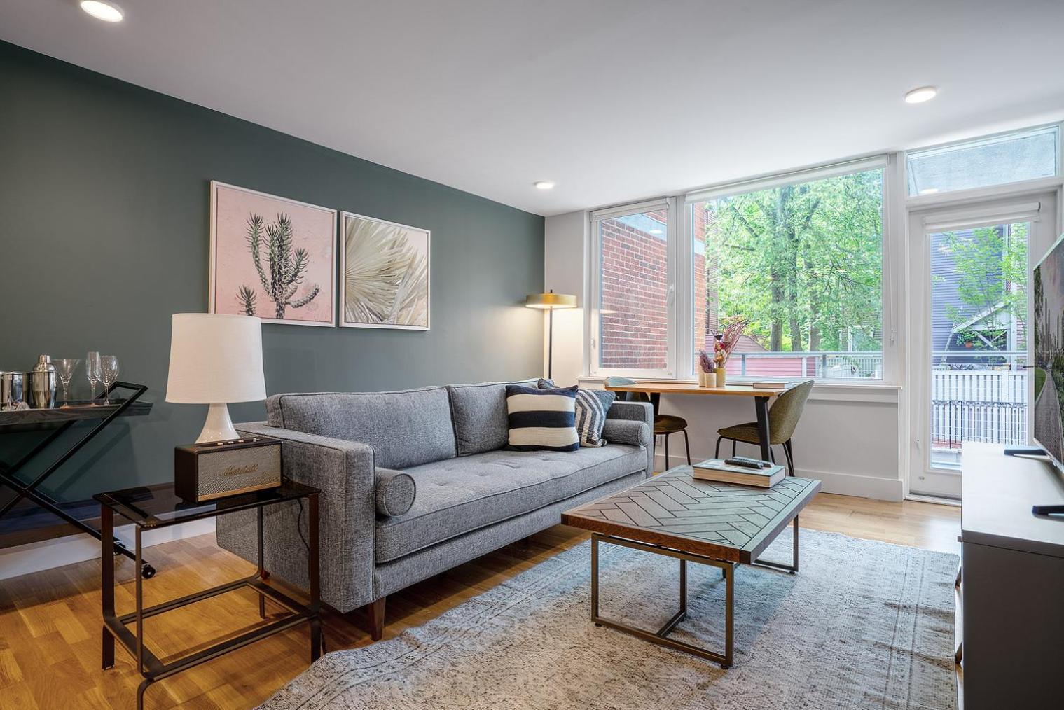 Harvard Sq 1br W Balcony Nr Shops Campus Bos-143 Apartment