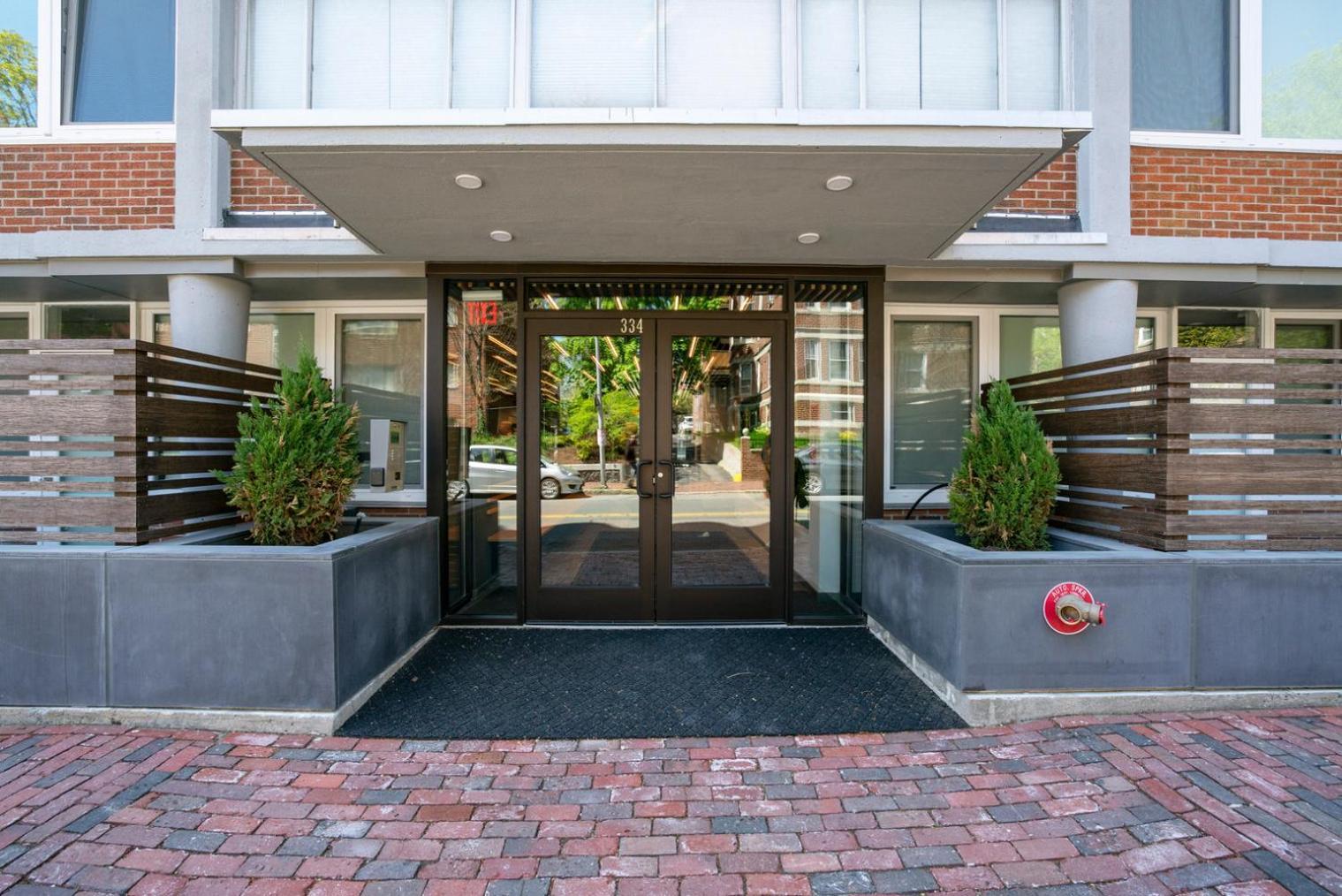 Harvard Sq 1br W Balcony Nr Shops Campus Bos-143 Apartment *