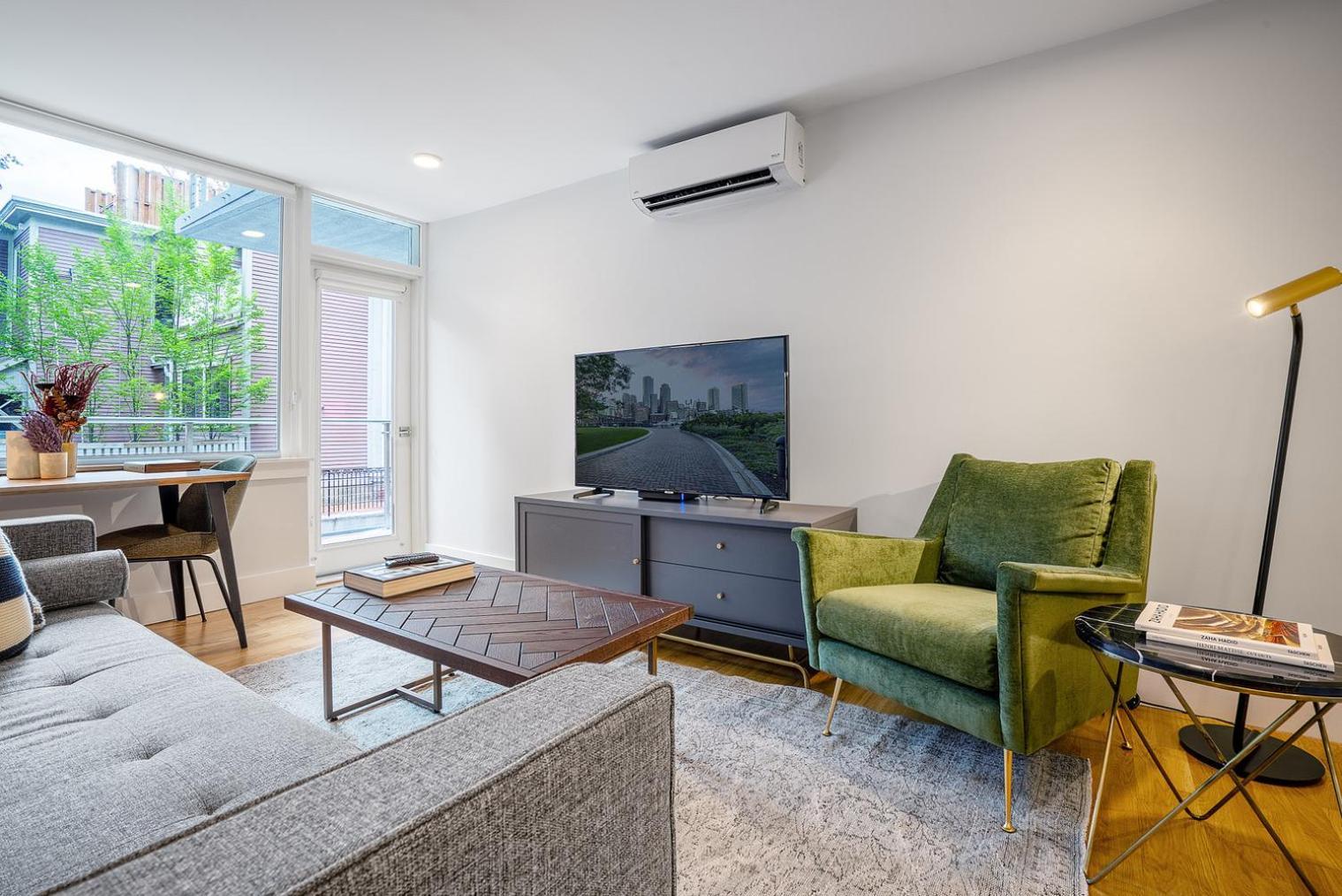 Harvard Sq 1br W Balcony Nr Shops Campus Bos-143 * Cambridge